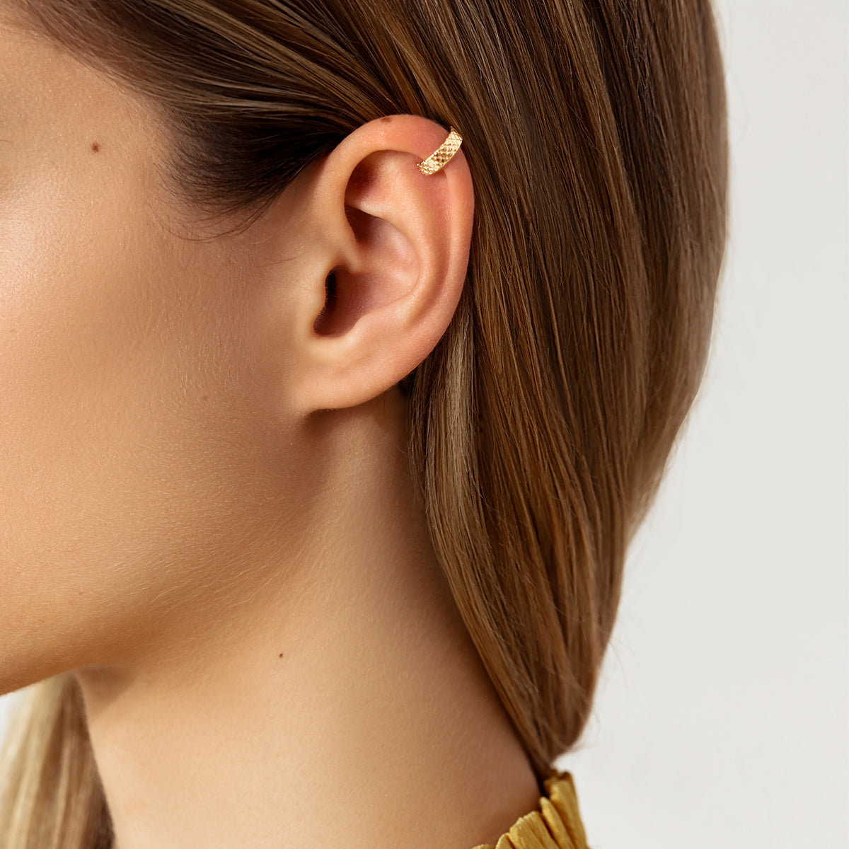 Ear Cuff Ethno No.4 vergoldet - Detailansicht